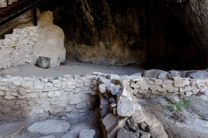 The Cueva-sima de la Serreta, Cieza