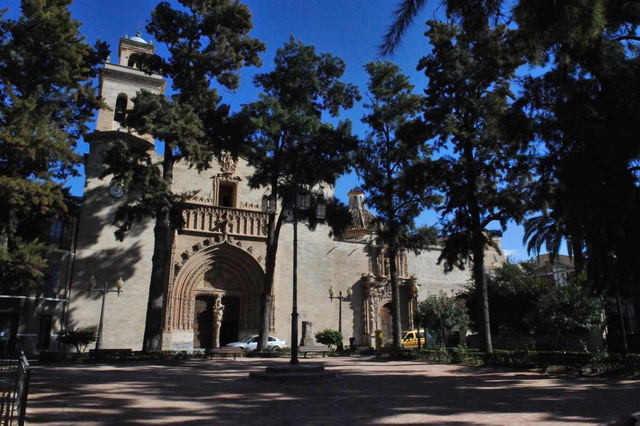 Orihuela, Parks, squares and an unusual lamp-post!