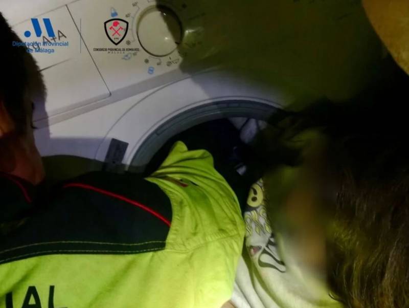 Young girl rescued after getting stuck in washing machine in Andalucia