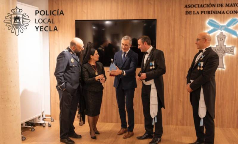Yecla police recognised for their rescue volunteer work during the Valencia DANA