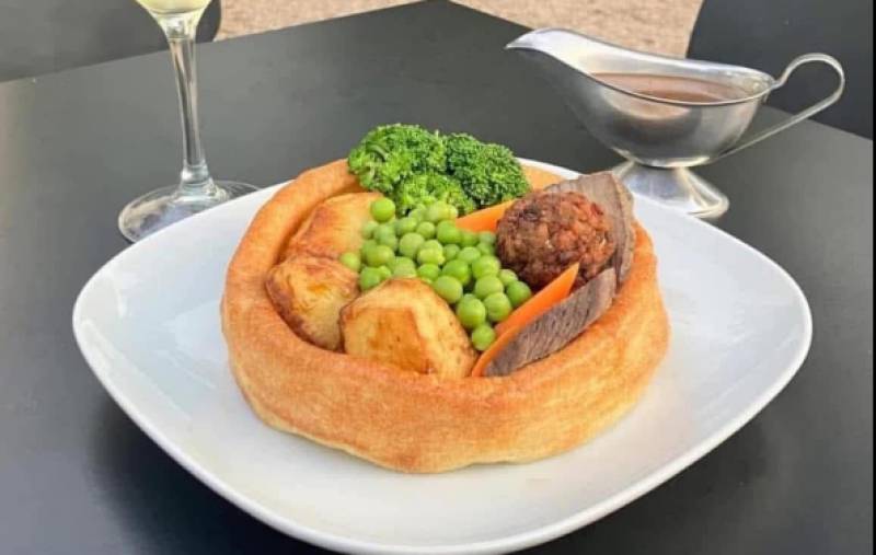 La Palmera Bar & Grill: Your essential guide to winter entertainment and dining