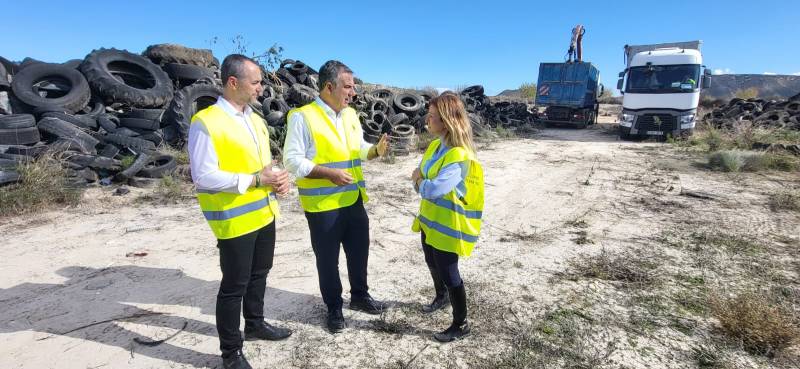 Thousands of tyres removed from Campos del Río after decades of illegal dumping