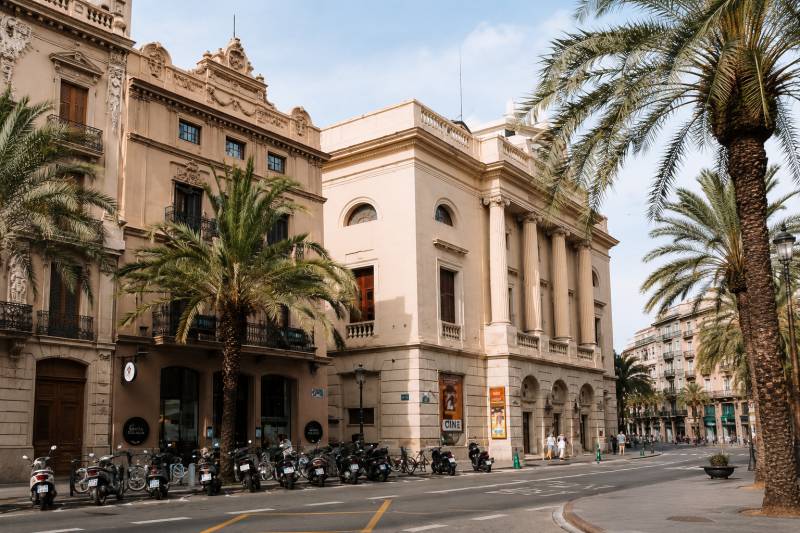 Man arrested in Valencia after posing as hostel worker to assault three British women