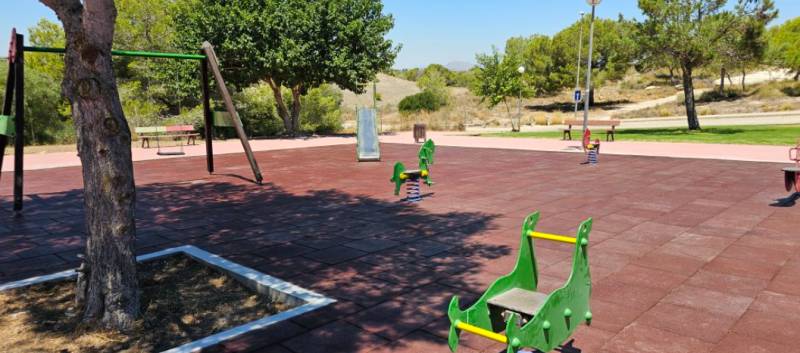 Orihuela Costa park among 22 children's play areas upgraded across the municipality